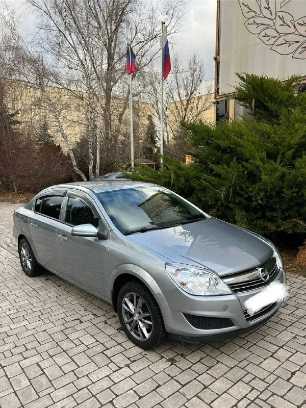 Номер телефона +79493330955 opel astra h седан 1.8 мт (140л. с) бензин 2013год комплектация cosmo ав... - фотография