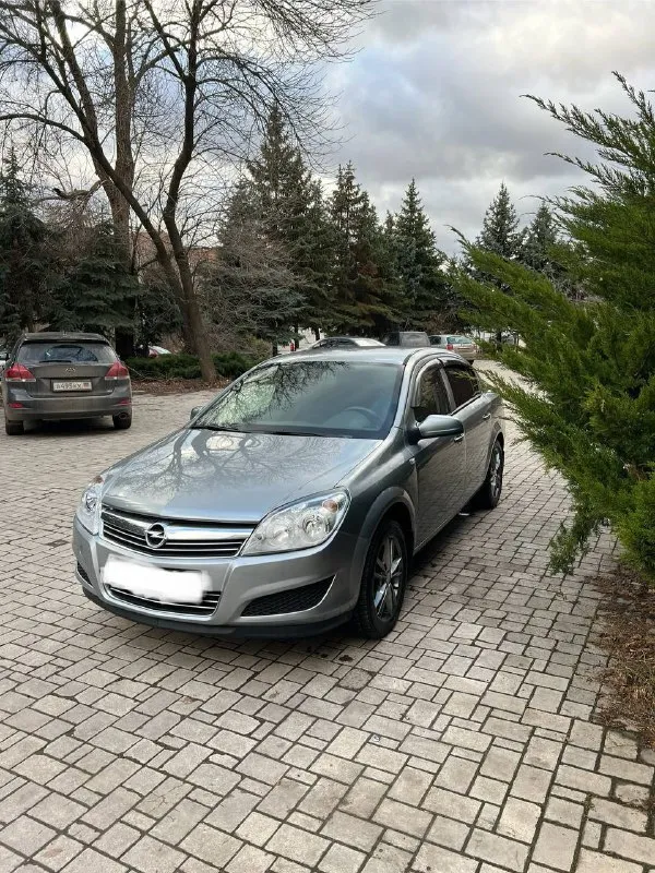 Номер телефона +79493330955 opel astra h седан 1.8 мт (140л. с) бензин 2013год комплектация cosmo автомобиль в отличном состоянии без дтп стекла все заводские 2 хозяина 2 ключа пробег 163тыс. км оригинальный зеленая автотека вся полностью обслужена любые проверки на любом сто telegram - фотография - 2