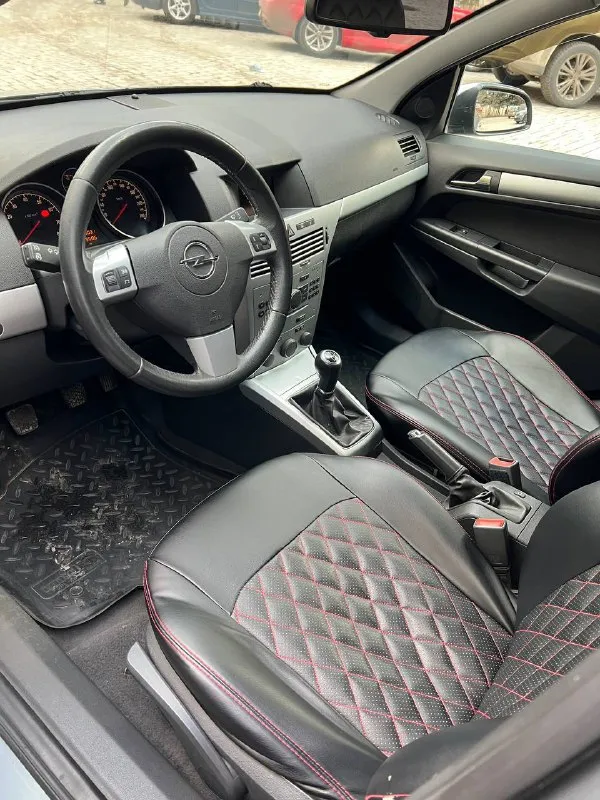 Номер телефона +79493330955 opel astra h седан 1.8 мт (140л. с) бензин 2013год комплектация cosmo автомобиль в отличном состоянии без дтп стекла все заводские 2 хозяина 2 ключа пробег 163тыс. км оригинальный зеленая автотека вся полностью обслужена любые проверки на любом сто telegram - фотография - 4