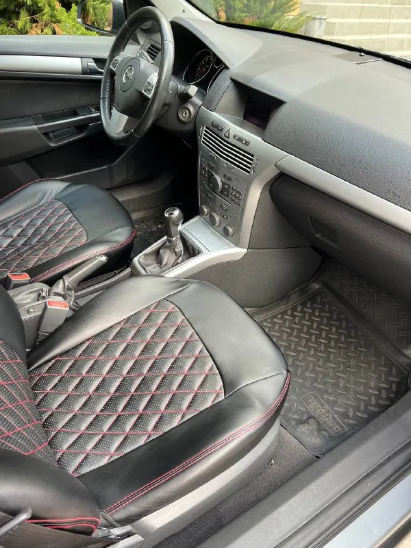 Номер телефона +79493330955 opel astra h седан 1.8 мт (140л. с) бензин 2013год комплектация cosmo автомобиль в отличном состоянии без дтп стекла все заводские 2 хозяина 2 ключа пробег 163тыс. км оригинальный зеленая автотека вся полностью обслужена любые проверки на любом сто telegram - фотография - 5