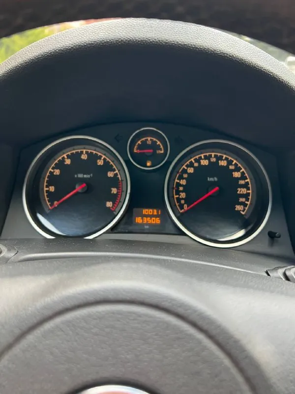 Номер телефона +79493330955 opel astra h седан 1.8 мт (140л. с) бензин 2013год комплектация cosmo автомобиль в отличном состоянии без дтп стекла все заводские 2 хозяина 2 ключа пробег 163тыс. км оригинальный зеленая автотека вся полностью обслужена любые проверки на любом сто telegram - фотография - 7