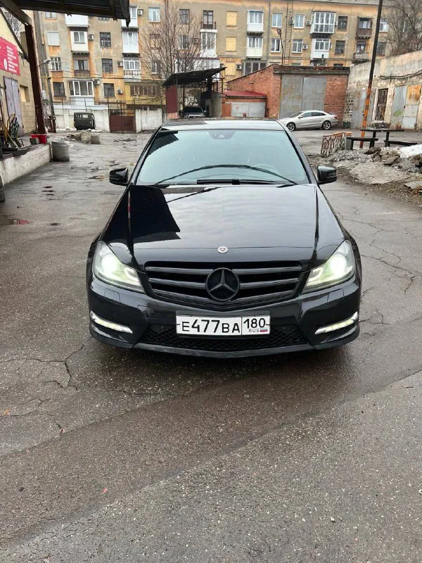 Мерседес с180. 2012 год. 1.6 турбо. amg пакет. салон в хорошем состоянии. запретов нет. ходовка вся обслужена. навесное на двигателе всё новое, кроме помпы. резина зима. незначительные косяки по кузову. требует ремонта двигателя. по двигателю ошибок нет, провернуло вкладыш. машина заводится. цена 900т. реальному покупателю торг у капота. осмотр в г. донецк +79498232010 все вопросы по телефону. - фотография - 2