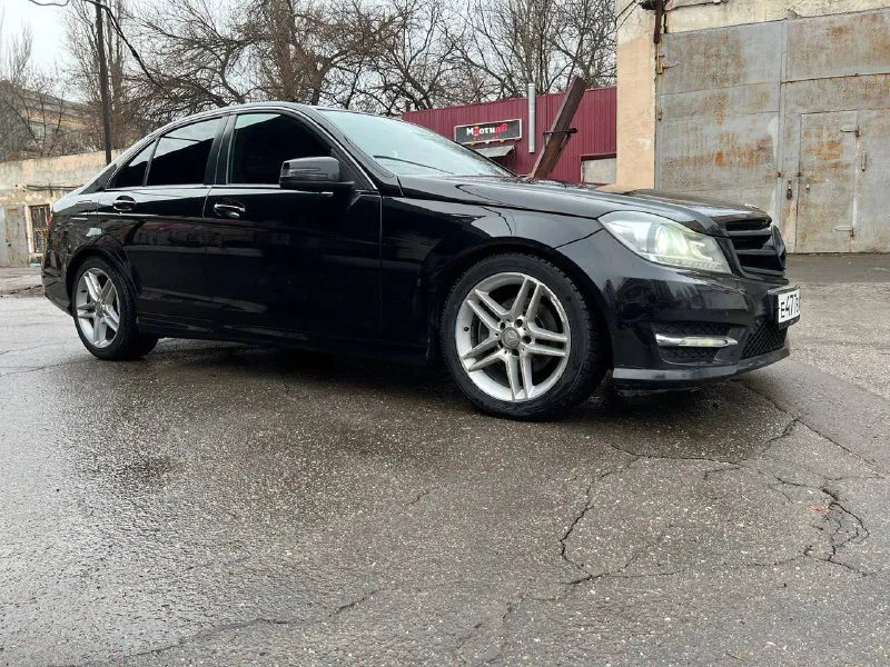 Мерседес с180. 2012 год. 1.6 турбо. amg пакет. салон в хорошем состоянии. запретов нет. ходовка вся обслужена. навесное на двигателе всё новое, кроме помпы. резина зима. незначительные косяки по кузову. требует ремонта двигателя. по двигателю ошибок нет, провернуло вкладыш. машина заводится. цена 900т. реальному покупателю торг у капота. осмотр в г. донецк +79498232010 все вопросы по телефону. - фотография - 4