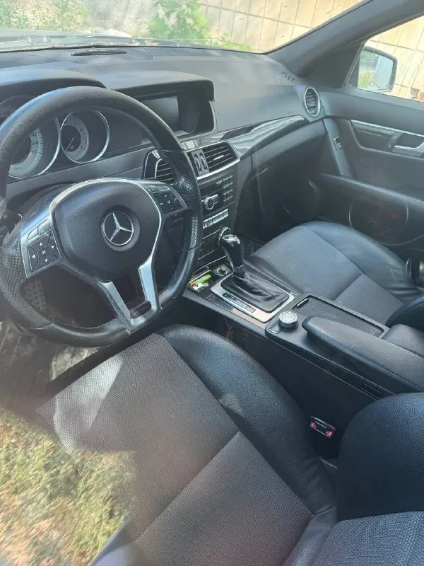 Мерседес с180. 2012 год. 1.6 турбо. amg пакет. салон в хорошем состоянии. запретов нет. ходовка вся обслужена. навесное на двигателе всё новое, кроме помпы. резина зима. незначительные косяки по кузову. требует ремонта двигателя. по двигателю ошибок нет, провернуло вкладыш. машина заводится. цена 900т. реальному покупателю торг у капота. осмотр в г. донецк +79498232010 все вопросы по телефону. - фотография - 6