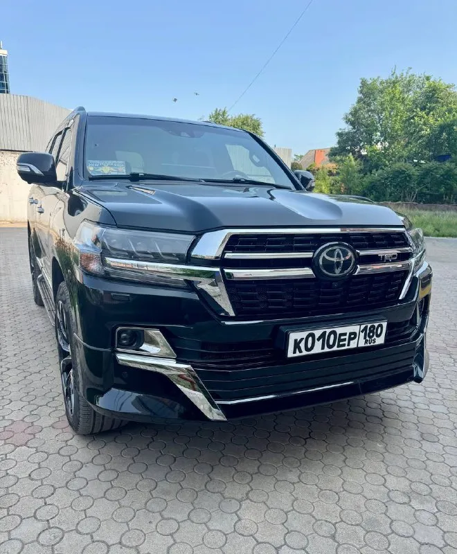 Toyota land cruiser 200 2019г. пробег 251000км цена: 7850000₽ тел: +79183332217 авто в максимальной комплектации excalibur на пеневмо подвеске lexus lx. машина в идеальном состоянии по машине я второй владелец, были регистрации в связи с заменой номеров, машина полностью оклеена в броне пленку, автомобиль полностью в родном окрасе без единой аварии, любая проверка приветствуется, на авто установлена дорогая спутниковая сигнализация, новая мультимедиа и щиток приборов не китай, канадская фирма! также установлена подсветка салона mtf, передние стекла оклеены атермальной пленкой которая на солнце затемняется, также установлены диски wald r22 на летней резине и зимняя резина на родных дисках r20, заменена тормозная система, установлен дорогой круговой обзор в замен родного, установлена проекция, доводчики всех дверей, фирменная блокировка акпп toyota и еще много чего перечислять!!! торг у капота, площадкам не беспокоить! - фотография - 2