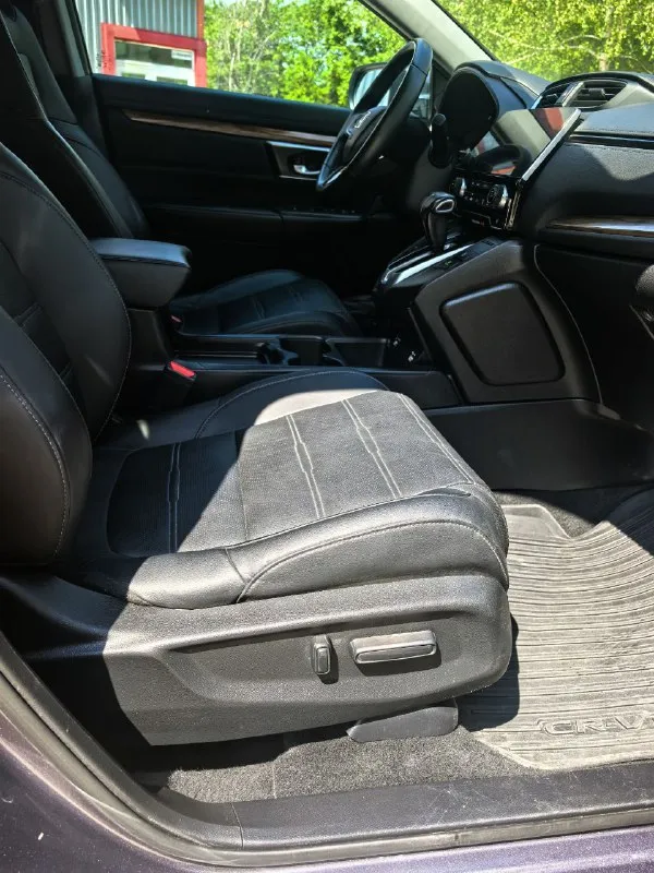 Honda cr-v 2021г рестайлинг ✅ машина в идеальном состоянии, любые проверки ✅пробег 60 000 км ✅ 2hkrw1h85mh428998 ✅ двигатель 1.5 бензин турбо ✅ коробка -вариатор автомобиль полностью обслужен цвет серый. 190 л. с расход: город 8л по трассе 6 л. максимальная комплектация очень динамичный автомобиль 2 ключа, apple car play/ android avto не одна деталь не крашена стекла все оригинальные безопасность вся целая интерьер темный натуральная кожа люк комфорт автозапуск двигателя круиз-контроль управление мультимедиа с руля, электропривод багажника, русифицирована. обогрев сидений лобового стекла зеркал климат контроль машина приехала из сша в августе 2024 г в августе можно переоформлять 2 машина в семье цена : 2 930 000 разумный торг +7 949 628 17 60 - фотография - 5