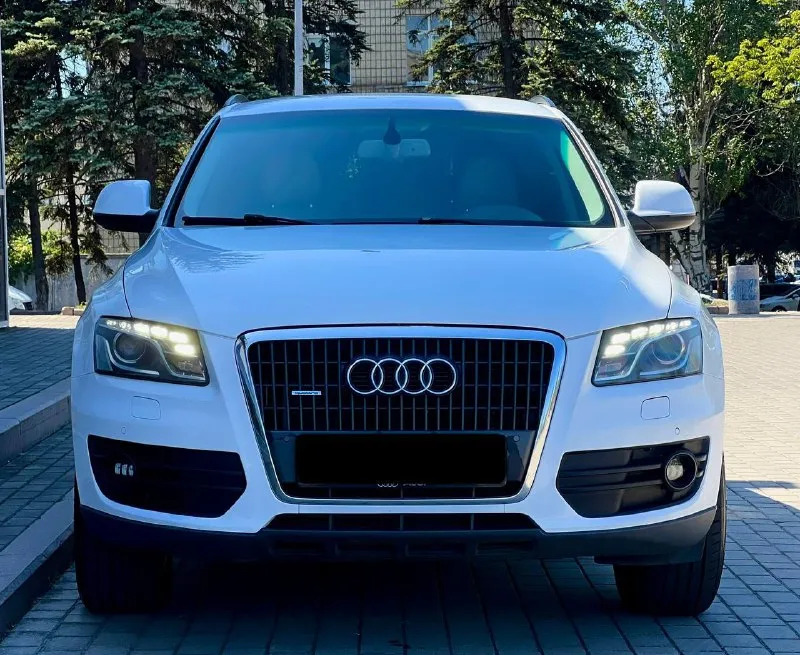 Audi q5 2009 номер: +79497546213 цена: 1.285.000 машина в хорошем состояние как внешне так и технически кузов без гнили и ржавчин мотор и коробка работают без нареканий ходовая часть как новая салон ухожен, не протерт, в машине не курили хорошая комплектация кожаный мультируль датчик света и дождя, круиз контроль, электро привод багажника, климат контроль, электро регулировка сидений и зеркал, хорошая мультимедиа с блютуз - фотография - 2