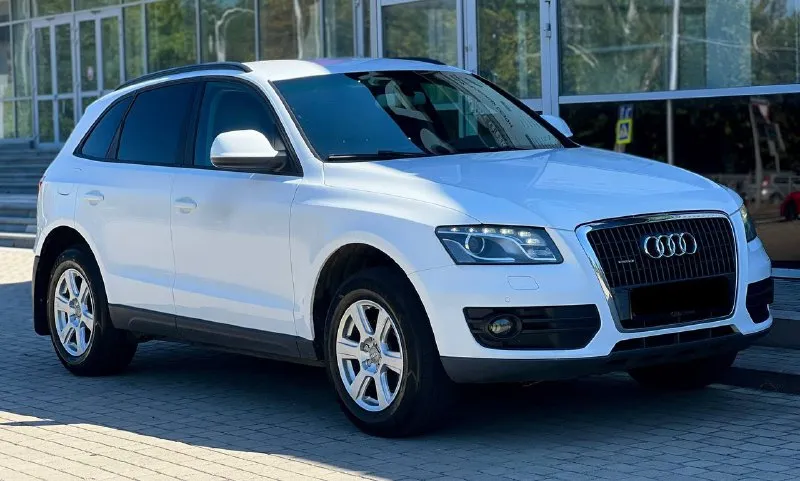 Audi q5 2009 номер: +79497546213 цена: 1.285.000 машина в хорошем состояние как внешне так и технически кузов без гнили и ржавчин мотор и коробка работают без нареканий ходовая часть как новая салон ухожен, не протерт, в машине не курили хорошая комплектация кожаный мультируль датчик света и дождя, круиз контроль, электро привод багажника, климат контроль, электро регулировка сидений и зеркал, хорошая мультимедиа с блютуз - фотография - 3
