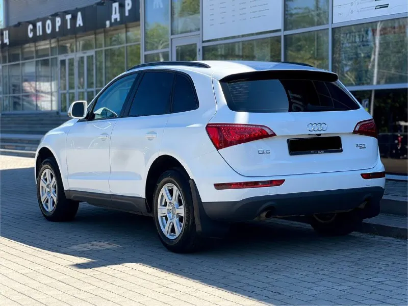 Audi q5 2009 номер: +79497546213 цена: 1.285.000 машина в хорошем состояние как внешне так и технически кузов без гнили и ржавчин мотор и коробка работают без нареканий ходовая часть как новая салон ухожен, не протерт, в машине не курили хорошая комплектация кожаный мультируль датчик света и дождя, круиз контроль, электро привод багажника, климат контроль, электро регулировка сидений и зеркал, хорошая мультимедиа с блютуз - фотография - 4