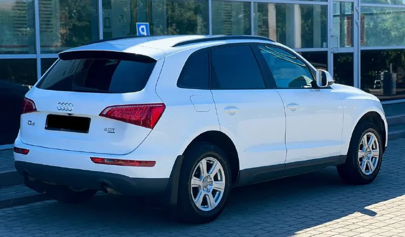 Audi q5 2009 номер: +79497546213 цена: 1.285.000 машина в хорошем состояние как внешне так и технически кузов без гнили и ржавчин мотор и коробка работают без нареканий ходовая часть как новая салон ухожен, не протерт, в машине не курили хорошая комплектация кожаный мультируль датчик света и дождя, круиз контроль, электро привод багажника, климат контроль, электро регулировка сидений и зеркал, хорошая мультимедиа с блютуз - фотография - 5