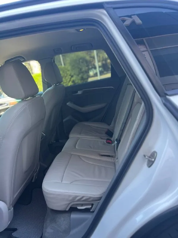 Audi q5 2009 номер: +79497546213 цена: 1.285.000 машина в хорошем состояние как внешне так и технически кузов без гнили и ржавчин мотор и коробка работают без нареканий ходовая часть как новая салон ухожен, не протерт, в машине не курили хорошая комплектация кожаный мультируль датчик света и дождя, круиз контроль, электро привод багажника, климат контроль, электро регулировка сидений и зеркал, хорошая мультимедиа с блютуз - фотография - 8