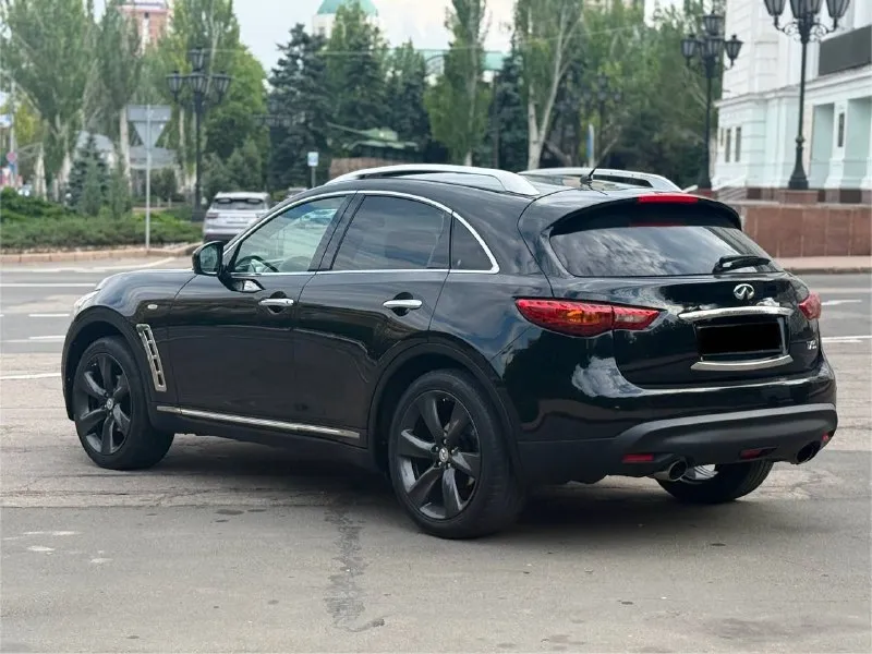Infinity fx35 цена 1.785.000 номер: +79496358178 автомобиль в идеальнейшем состоянии вложений не требует от слова совсем замена масла каждые 6 тысяч км мотор 3.5 бензин работает как часы, не дымит и не троит коробка автомат, переключает плавно, без дёрганий и пинков, ходовая часть вся обслужена, за машину не стыдно ! богатая комплектация, без ключевой доступ, кнопка старт стоп, подсветка дверей, память сидений, электро регулировка сидений и зеркал, полный электро пакет, датчик света и дождя, кожаный мультируль с альконтарой, обдув и подогрев сидений, двух зонный климат контроль, хорошая мультимедиа, люк, полный привод - фотография - 4