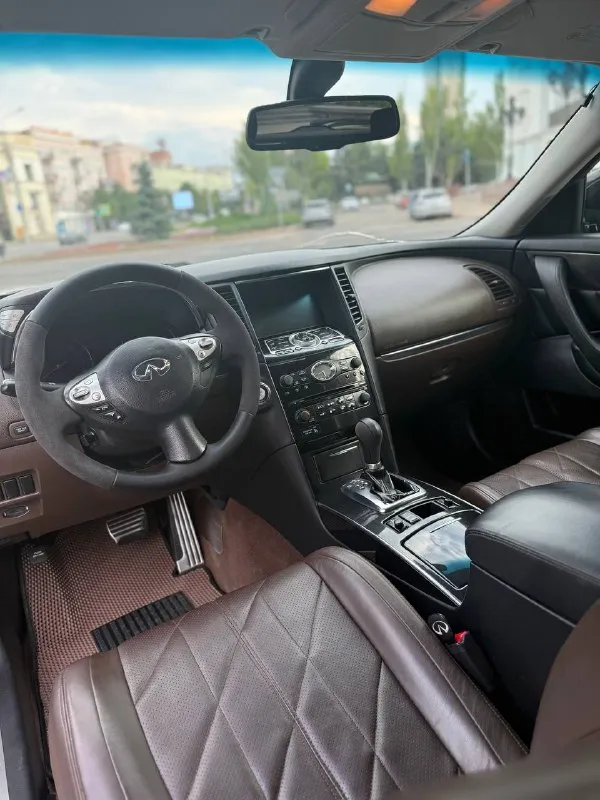 Infinity fx35 цена 1.785.000 номер: +79496358178 автомобиль в идеальнейшем состоянии вложений не требует от слова совсем замена масла каждые 6 тысяч км мотор 3.5 бензин работает как часы, не дымит и не троит коробка автомат, переключает плавно, без дёрганий и пинков, ходовая часть вся обслужена, за машину не стыдно ! богатая комплектация, без ключевой доступ, кнопка старт стоп, подсветка дверей, память сидений, электро регулировка сидений и зеркал, полный электро пакет, датчик света и дождя, кожаный мультируль с альконтарой, обдув и подогрев сидений, двух зонный климат контроль, хорошая мультимедиа, люк, полный привод - фотография - 6
