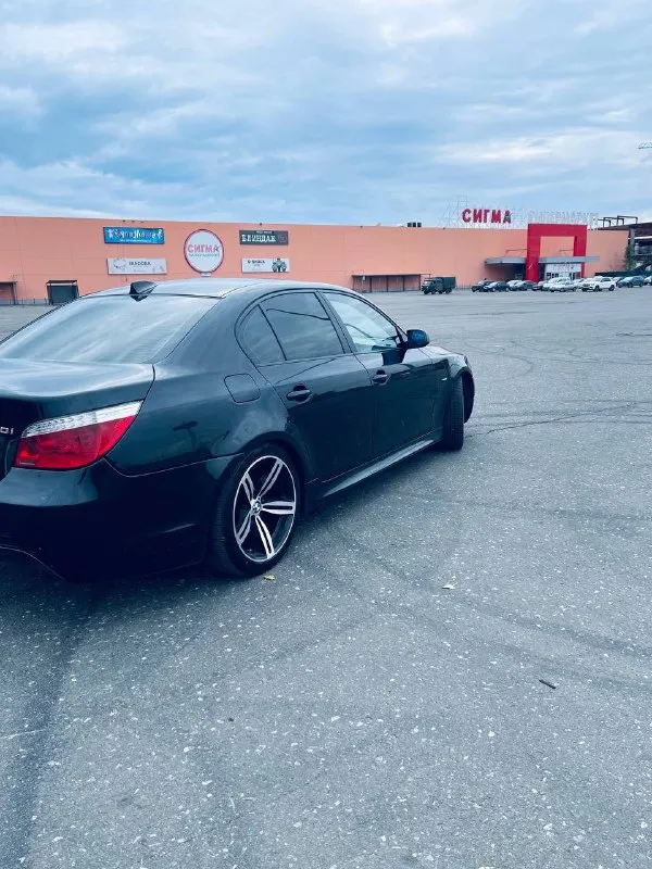 Bmw e60 m54b30 2004 год 390.000 пробег черная на черном вся переодета в рест фары рест bi led модули птф bi led ( ближний/дальний ) logic 7 на оптике андроид как дополнение к штатной ссс ( штатная + bluetooth car play ) камера заднего вида комфорт салон: электро регулировка сидений, память, ломайки с подогревом и вентиляцией ( что редкость для е60 ) диски r19 на новой летней резине так же комплект зимней ( проехала сезон, состояние новой ) по технике была полная замена ходовой, обслужен двс (замена цепей и тд. ) подробности по телефону либо телеграмм +79494133878 территориально донецк цена: 1.300.000 срочно 📞 звоните: +7(949)4133878 - фотография - 3