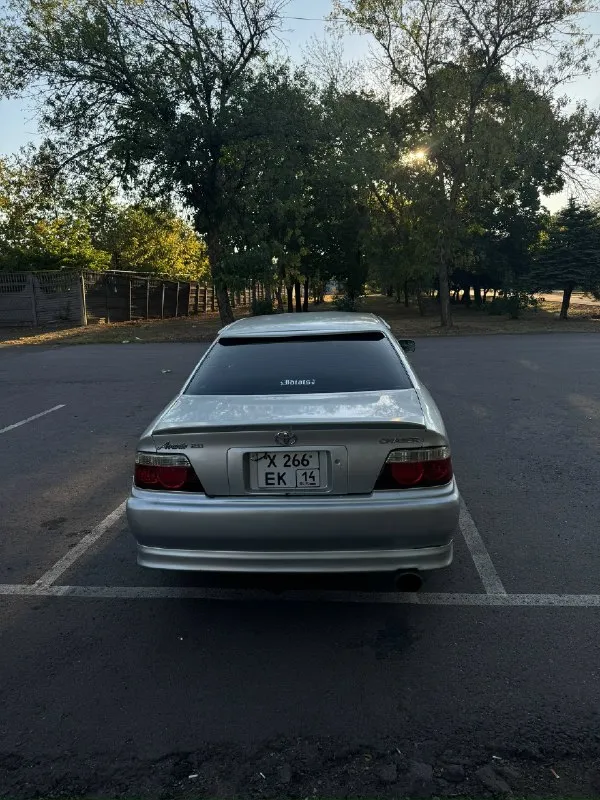 Продаю toyota chaser jzx 100 1996 г. выпуска пробег 361.000 тыс. км мотор 2,5л 1jz-ge(200л. с) в паре с 4-х ступенчатым автоматом машина в комплектации avante, а именно: шоколадный салон, 4 стеклоподъемника, гур, кондиционер, климат контроль, датчик света, электро-регулировки зеркал, 3 режима езды, стабилизация и многие другие опции хорошая музыка, магнитола prology(процессорная), в 4-х дверях динамики dl audio barracuda, сабфувер pioner новые диски r17 на хорошей резине передняя ходовая вся перебрана, заднюю отдам в комплекте с машиной(если не успею поставить) с документами полный порядок, птс, стс, дкп находится в г. шахтерск цена 675000 тысяч рублей с торгом у капота +79497039975 📞 звоните: +7(949)7039975 - фотография - 3