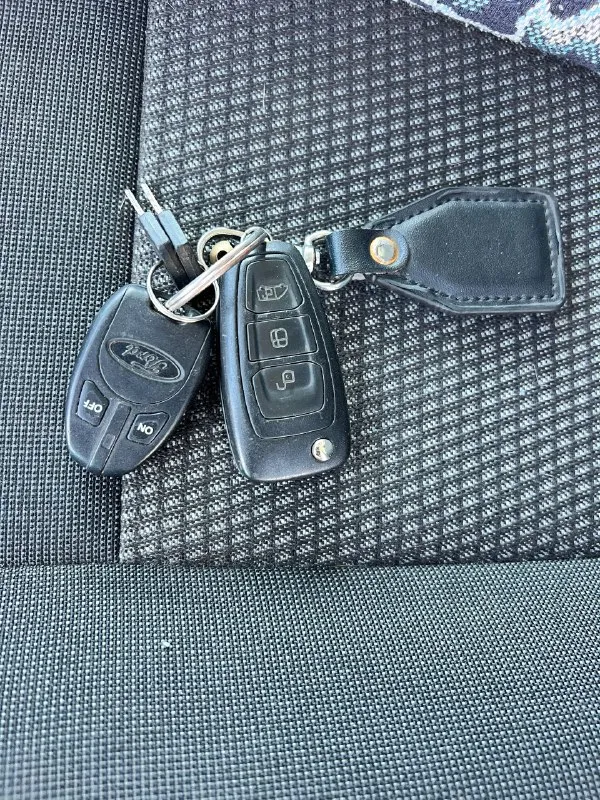 Продажа ford transit 2016 г. в. категория в общая информация продается надежный и вместительный ford transit 2016 года выпуска. идеальный выбор для бизнеса, перевозок благодаря своей универсальности и прочности. в родном окрасе, без дтп, 2 хоз. основные характеристики * двигатель: 2.2l дизель, мощность 125 л. с. * трансмиссия: механическая 6-ступенчатая * пробег: 105 000 км * кузов: фургон, грузоподъемностью до 1.15 тонн внутренние размеры кузова: ﻿﻿длина - 3.5 м; ﻿﻿ширина - 2,08 м; ﻿﻿высота - 1,98 м; * цвет: белый особенности и преимущества * надежная работа двигателя и трансмиссии * регулярное техническое обслуживание * без вложений * возможность использования как для коммерческих целей, так и для личных нужд дополнительная информация * в хорошем состоянии, все системы работают исправно * есть небольшие косметические дефекты, не влияющие на эксплуатацию * документы в порядке, возможен торг при осмотре * заводской подогрев webasto контакты для получения дополнительной 📞 звоните: +7(959)1063804 - фотография - 10