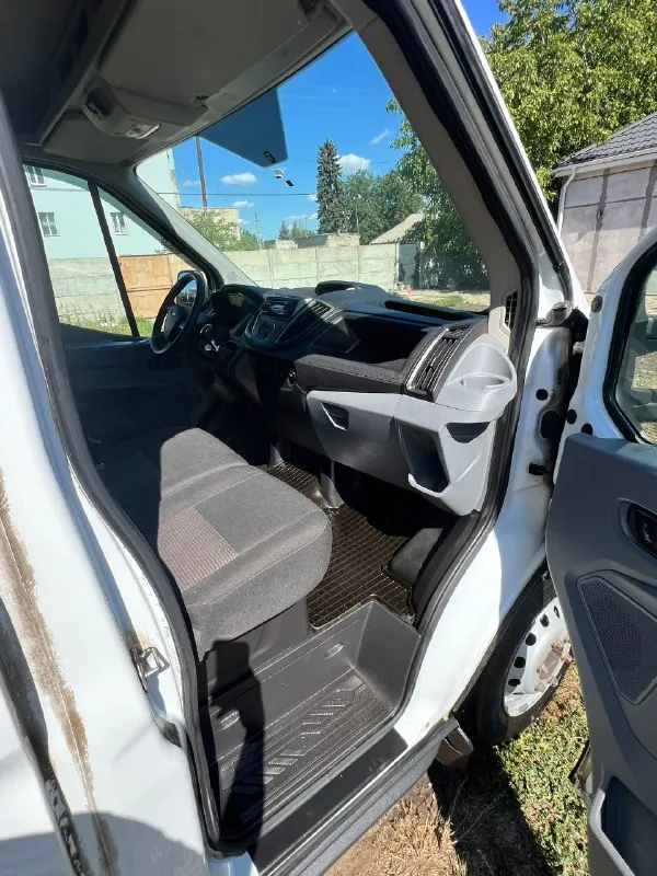 Продажа ford transit 2016 г. в. категория в общая информация продается надежный и вместительный ford transit 2016 года выпуска. идеальный выбор для бизнеса, перевозок благодаря своей универсальности и прочности. в родном окрасе, без дтп, 2 хоз. основные характеристики * двигатель: 2.2l дизель, мощность 125 л. с. * трансмиссия: механическая 6-ступенчатая * пробег: 105 000 км * кузов: фургон, грузоподъемностью до 1.15 тонн внутренние размеры кузова: ﻿﻿длина - 3.5 м; ﻿﻿ширина - 2,08 м; ﻿﻿высота - 1,98 м; * цвет: белый особенности и преимущества * надежная работа двигателя и трансмиссии * регулярное техническое обслуживание * без вложений * возможность использования как для коммерческих целей, так и для личных нужд дополнительная информация * в хорошем состоянии, все системы работают исправно * есть небольшие косметические дефекты, не влияющие на эксплуатацию * документы в порядке, возможен торг при осмотре * заводской подогрев webasto контакты для получения дополнительной 📞 звоните: +7(959)1063804 - фотография - 7