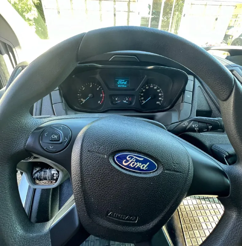 Продажа ford transit 2016 г. в. категория в общая информация продается надежный и вместительный ford transit 2016 года выпуска. идеальный выбор для бизнеса, перевозок благодаря своей универсальности и прочности. в родном окрасе, без дтп, 2 хоз. основные характеристики * двигатель: 2.2l дизель, мощность 125 л. с. * трансмиссия: механическая 6-ступенчатая * пробег: 105 000 км * кузов: фургон, грузоподъемностью до 1.15 тонн внутренние размеры кузова: ﻿﻿длина - 3.5 м; ﻿﻿ширина - 2,08 м; ﻿﻿высота - 1,98 м; * цвет: белый особенности и преимущества * надежная работа двигателя и трансмиссии * регулярное техническое обслуживание * без вложений * возможность использования как для коммерческих целей, так и для личных нужд дополнительная информация * в хорошем состоянии, все системы работают исправно * есть небольшие косметические дефекты, не влияющие на эксплуатацию * документы в порядке, возможен торг при осмотре * заводской подогрев webasto контакты для получения дополнительной 📞 звоните: +7(959)1063804 - фотография - 9