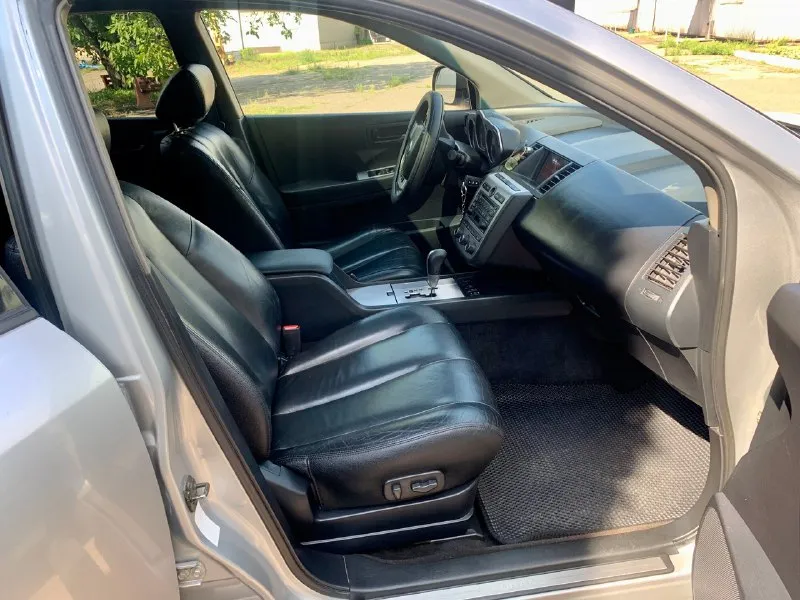 Зверь по цене логана!!! nissan мурано z50 год: 2003 двигатель: бензин 3,5 v6 (установлен контрактный с пробегом на сегодня 97т. км) кпп: вариатор (установлен контрактный, с остатком гарантии на 20месяцев, без учета пробега!!!) двигатель/коробка работают безупречно! расход: город около 14-15. пробег 207000 привод полный климат работает отлично! полный электропакет, память водительского сиденья, пассажирское электрическое, подогревы сидений, зеркал, люк работает, не течет! по кузову есть небольшие возрастные косячки, подкрасы. без дыр, шпакли и прочего. автомобиль - садись и едь! масла везде меняются вовремя и даже раньше регламента! ходовка на отлично!! резина в хорошем состоянии! очень комфортный автомобиль. находится в енакиево, если чего не написал, звоните 7 949 6451601. цена 600 тыс. р. обмен, увы не интересен. торг присутствует но при осмотре авто! 📞 звоните: +7(949)6451601 - фотография - 6