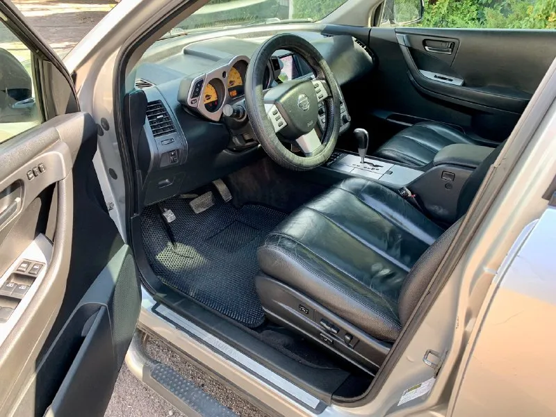 Зверь по цене логана!!! nissan мурано z50 год: 2003 двигатель: бензин 3,5 v6 (установлен контрактный с пробегом на сегодня 97т. км) кпп: вариатор (установлен контрактный, с остатком гарантии на 20месяцев, без учета пробега!!!) двигатель/коробка работают безупречно! расход: город около 14-15. пробег 207000 привод полный климат работает отлично! полный электропакет, память водительского сиденья, пассажирское электрическое, подогревы сидений, зеркал, люк работает, не течет! по кузову есть небольшие возрастные косячки, подкрасы. без дыр, шпакли и прочего. автомобиль - садись и едь! масла везде меняются вовремя и даже раньше регламента! ходовка на отлично!! резина в хорошем состоянии! очень комфортный автомобиль. находится в енакиево, если чего не написал, звоните 7 949 6451601. цена 600 тыс. р. обмен, увы не интересен. торг присутствует но при осмотре авто! 📞 звоните: +7(949)6451601 - фотография - 7