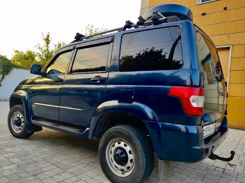 Уаз патриот год: 2015 дополнительная информация: мотор 409 2.7/128лс. 5мкпп. технически и косметически в отличном состоянии. без коррозии и аварий, автомобиль обработан. кондиционер, две печки, хорошая мультимедиа, подогрев сидений, привод и подогрев зеркал. машина в отличном состоянии, ничего обслуживать и делать не нужно. зеленая автотека, без аварий осмотр донецк, калининский цена: 685 т. руб. торг +7(949)77-101-77 📞 звоните: +7(949)7710177 - фотография - 3