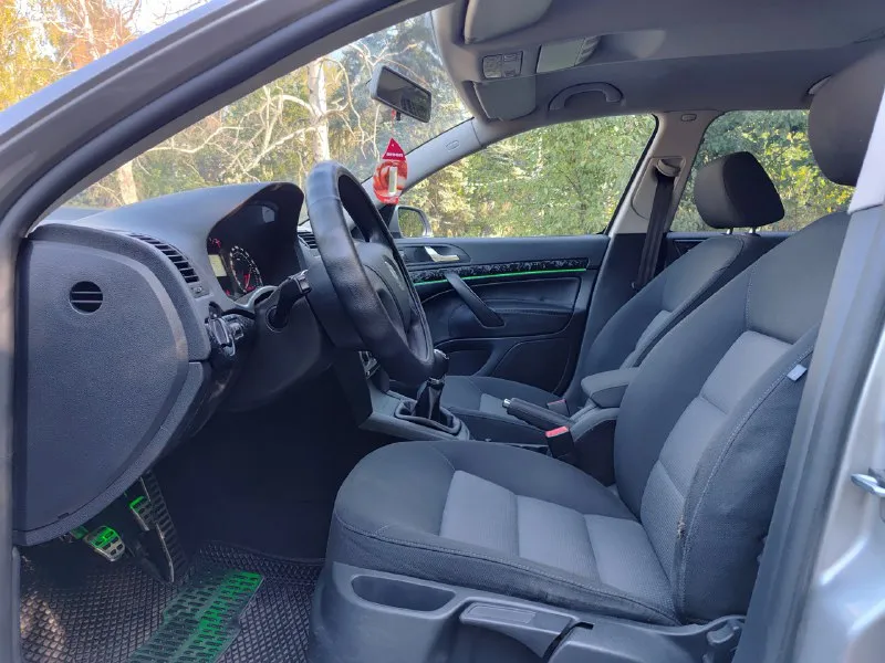 Skoda octavia a5 combi (универсал) автомобиль 2008 года выпуска, чешская сборка. пробег 346 000 километров. двигатель 1.9 tdi, bxe (105 лс). коробка механическая. крайне ресурсное сочетание силовых агрегатов. автомобиль в отличном техническом состоянии, обслужено всё, что только возможно и на лучших компонентах. подвеска, тормозные диски с перфорацией brembo, новая рулевая рейка с эур оригинал, новый акб, чистка тнвд, новый компрессор кондиционера и очень-очень много всего, расскажу по телефону или при встречи, т. к. за время владения сделал много чего, расписывать долго. турбину также проверяли, она в отличном состоянии, машина на свои 105 лошадиных сил едет очень хорошо. по комплектации, есть подогревы сидений, четыре эсп, омыватели фар, круиз-контроль, abs, esp, электронная блокировка дифференциала и помощь при подъёме в гору (блок abs стоит максимальный, с возможностью доустановки пп). два комплекта колес (лето и зима) на дисках. птс оригинал, я собственник. с автом 📞 звоните: +7(949)0891332 - фотография - 8