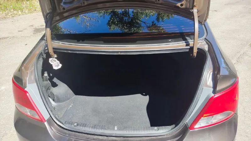 Продам хюндай солярис 2017 года, в хорошем состоянии, мотор 1,4 автомат, пробег 190 тысяч, максимальная комплектация( подогревы руля, сидений, дворников, лобового стекла, климат контроль, мультируль, блютуз, громкая связь и т. д.), я второй хозяин! авто вложений не требует! в дтп не участвовала! цена 1000 000 руб. торг, обмен звонить по номеру +79493816411 г. донецк - фотография - 3