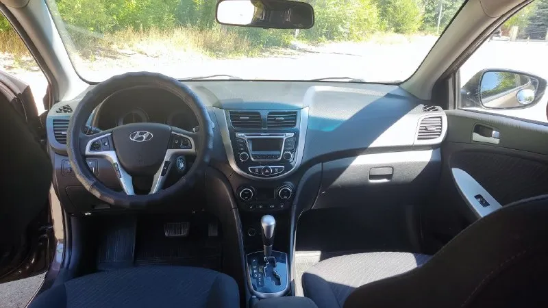 Продам хюндай солярис 2017 года, в хорошем состоянии, мотор 1,4 автомат, пробег 190 тысяч, максимальная комплектация( подогревы руля, сидений, дворников, лобового стекла, климат контроль, мультируль, блютуз, громкая связь и т. д.), я второй хозяин! авто вложений не требует! в дтп не участвовала! цена 1000 000 руб. торг, обмен звонить по номеру +79493816411 г. донецк - фотография - 5