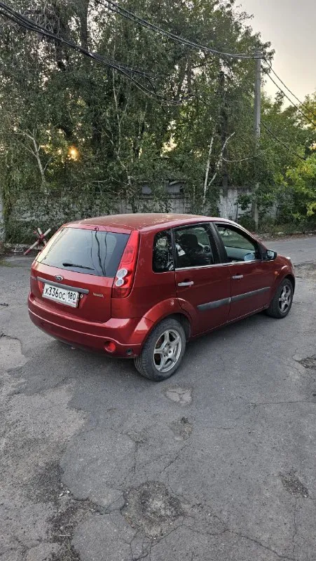 Продам: форд фиеста год: 2006 двс: 1.25 кпп: механика пробег : 113.000км газ: евро-4 (вписан) цена: 420к торг у капота собственник, во владении больше 4х лет. +79495216165 по мотору и кпп без нареканий. по ходовой без вопросов, из последнего перебрал задние тормоза и стойки: тормозные барабаны, колодки, механизмы, цилиндры, амортизаторы все стоит новое. резина лето покупал в начале сезона - фотография - 4