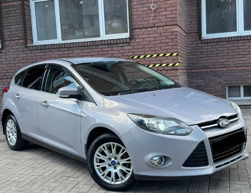 Продам ford focus 3 год:2013 пробег :180.000 родной пробег готов на любые проверки двигатель:1.6 коробка : автомат автотека зелёная без дтп в родном окрасе автомобиль в идеальном состоянии за машину не стыдно полностью обслужен от а до я ходовая работает идеально без посторонних звуков каждые 5.000 полное обслуживания за машину не стыдно готов на любые проверки за ваш счет комплектация полная : круиз контроль, двух зоный климат, bluetooth, навигатор, большой дисплей с интернетом, подогрев сидений, подогрев стекол, мульти руль, камера заднего вида, спорт режим, парктроники, в машине есть абсолютно всё для удобной езды цена: 860.000 +79495278015 - фотография - 2