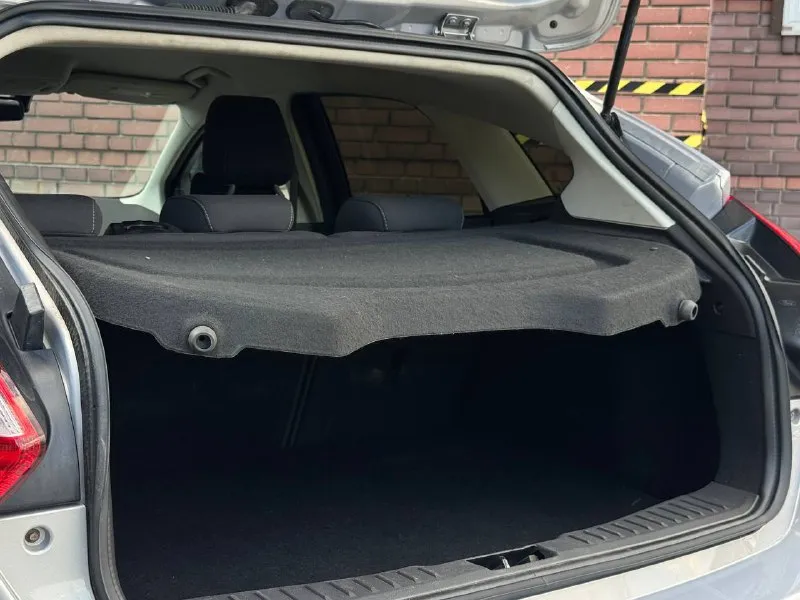 Продам ford focus 3 год:2013 пробег :180.000 родной пробег готов на любые проверки двигатель:1.6 коробка : автомат автотека зелёная без дтп в родном окрасе автомобиль в идеальном состоянии за машину не стыдно полностью обслужен от а до я ходовая работает идеально без посторонних звуков каждые 5.000 полное обслуживания за машину не стыдно готов на любые проверки за ваш счет комплектация полная : круиз контроль, двух зоный климат, bluetooth, навигатор, большой дисплей с интернетом, подогрев сидений, подогрев стекол, мульти руль, камера заднего вида, спорт режим, парктроники, в машине есть абсолютно всё для удобной езды цена: 860.000 +79495278015 - фотография - 5