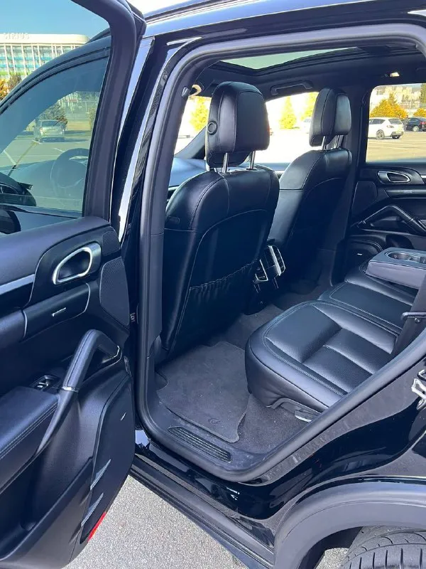 Номер телефона +79493330955 в продаже роrschе саyеnne 958 рeстайлинг 2016год с самым надежным двигателем 3.6 (чугунный блок) без задиров пробег оригинальный 108 000км коробка передач 8- ступенчатый автомат ( aisin) в изумительном состоянии два ключа обслужен полностью кузов покрыт керамикой в хорошей комплектации адаптивный ксенон климат контроль круиз контроль мультируль датчик света, дождя, датчики давления шинах слепые зоны auto hold камера заднего вида кожаный салон электрические сидения (памяти, вентиляция, подогревы) панорама часы на торпеде музыка bose проверка приветствуется на любом вашем сто telegram - фотография - 6