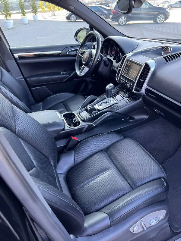 Номер телефона +79493330955 в продаже роrschе саyеnne 958 рeстайлинг 2016год с самым надежным двигателем 3.6 (чугунный блок) без задиров пробег оригинальный 108 000км коробка передач 8- ступенчатый автомат ( aisin) в изумительном состоянии два ключа обслужен полностью кузов покрыт керамикой в хорошей комплектации адаптивный ксенон климат контроль круиз контроль мультируль датчик света, дождя, датчики давления шинах слепые зоны auto hold камера заднего вида кожаный салон электрические сидения (памяти, вентиляция, подогревы) панорама часы на торпеде музыка bose проверка приветствуется на любом вашем сто telegram - фотография - 7