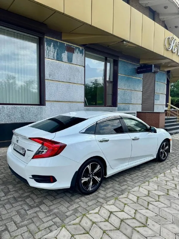 Продам honda civic touring 2018 отличный автомобиль на каждый день, в полной комплектации touring. двигатель 1.5t, бензин, родной пробег 158.000km очень экономный и резвый седан для города. ухоженный и полностью обслужен. покрыт керамикой. два комплекта резины зима/лето. любые проверки. адекватный торг. возможен обмен. 💰 1.850.000 ₽ +7 (949) 777-05-05 📞 звоните: +7(949)7770505 - фотография - 4