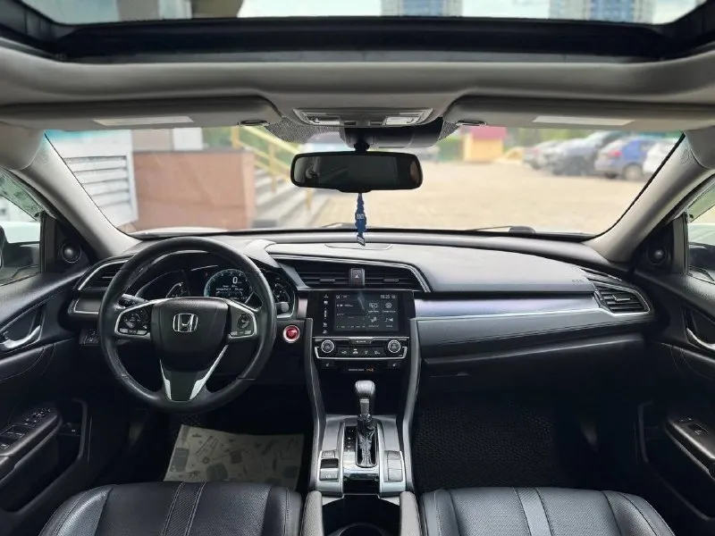 Продам honda civic touring 2018 отличный автомобиль на каждый день, в полной комплектации touring. двигатель 1.5t, бензин, родной пробег 158.000km очень экономный и резвый седан для города. ухоженный и полностью обслужен. покрыт керамикой. два комплекта резины зима/лето. любые проверки. адекватный торг. возможен обмен. 💰 1.850.000 ₽ +7 (949) 777-05-05 📞 звоните: +7(949)7770505 - фотография - 7