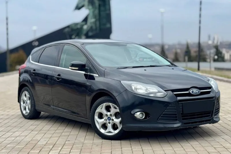 Срочно первая цена по рф продам ford focus, 2013г выпуска в комплектации sport 125 л. с. пробег 167.000 мотор 1.6 коробка 6-ступенчатая акпп мотор работает отлично без проблем. коробка переключает идеально без пинков, работает идеально. кузов в хорошем состоянии, был один косметический окрас, одной передней левой двери. по ходовой части все в порядке нечего не стучит и нет не каких посторонних звуков. по комплектации есть все необходимое для удобной и комфортной эксплуатации. печка греет идеально, кондиционер работает в полном режиме. 2 стеклоподъемника. hill launch assist: с сист. поддержки троганья на склоне. аксессуарн. блок usb. подогрев зеркал. датчик дождя. датчик света. мульти-руль. продажа через мрео осмотр г. донецк звоните в любое время +79499952361 цена 780.000 торг 📞 звоните: +7(949)9952361 - фотография - 2