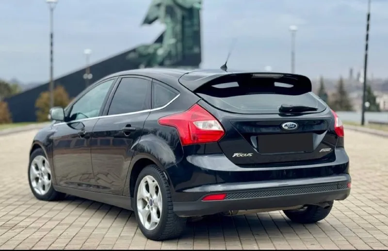 Срочно первая цена по рф продам ford focus, 2013г выпуска в комплектации sport 125 л. с. пробег 167.000 мотор 1.6 коробка 6-ступенчатая акпп мотор работает отлично без проблем. коробка переключает идеально без пинков, работает идеально. кузов в хорошем состоянии, был один косметический окрас, одной передней левой двери. по ходовой части все в порядке нечего не стучит и нет не каких посторонних звуков. по комплектации есть все необходимое для удобной и комфортной эксплуатации. печка греет идеально, кондиционер работает в полном режиме. 2 стеклоподъемника. hill launch assist: с сист. поддержки троганья на склоне. аксессуарн. блок usb. подогрев зеркал. датчик дождя. датчик света. мульти-руль. продажа через мрео осмотр г. донецк звоните в любое время +79499952361 цена 780.000 торг 📞 звоните: +7(949)9952361 - фотография - 3