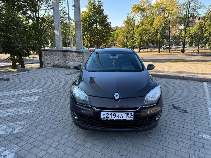 Продам рено меган 3 2013 год 1 рестайлинг на механике, мотор 1.6 16 клапанный к4м. машина в хорошем... - фотография