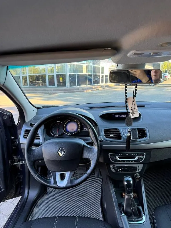 Продам рено меган 3 2013 год 1 рестайлинг на механике, мотор 1.6 16 клапанный к4м. машина в хорошем состоянии вся в родной краске. мотор контрактный с пробегом 80тыс км, сцепление+выжимной новое, задние стойки новые, резина 2000 км лето новая+ зима шипы в отличном состоянии. блины передние новые +колодки. подегревы сидений,2 зоный климат контроль, датчик света, датчик дождя, аbc, esp. доводчики всех стекол. машина хозяйская делалась для себя. с документами полный порядок любое переоформление!!!все остальные вопросы по телефону!!!цена 870 торг!!! +79494143564 - фотография - 7