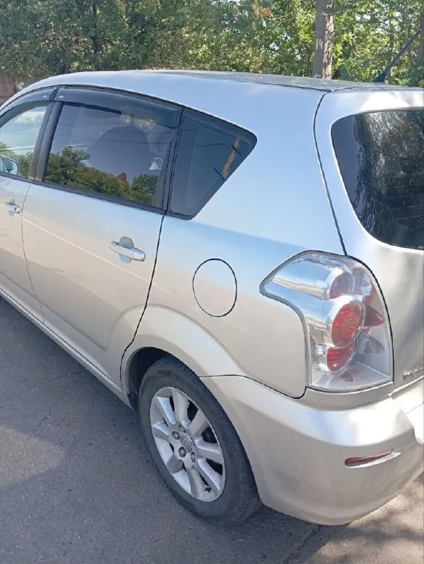Продаю тоyota (тойота) corolla verso 2 2005 г. в. 2 л. 268 тыс. пробег. не пригон. я хозяин, единственная запись в птс. настоящий японец, приемистый очень резвый. оцинкованный кузов. двигатель, не дымит масло не расходует. климат контроль, работает идеально. два комплекта резины на дисках. хороший свет, музыка. настоящий минивен. при разложенных задних сидениях получается ровный пол. в машине работает каждая кнопка. у меня около года, продаю в связи с покупкой другого авто. цена вопроса 950 тыс. р. машина в донецке. +7949 348 0078 📞 звоните: +7(949)3480078 - фотография - 5