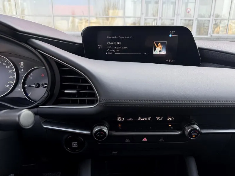 Mazda 3, 2020, 2,5 автомат, 56000 км. в хорошей комплектации, кожа, адаптивный круиз-контроль, удержание в полосе, асистенты безопасности, датчики слепых зоны, мультимедиа с большим монитором и apple carplay. 1 владелец в рф. привезена в феврале 2024 года. новая резина bridgestone. возможно оформление в кредит. возможен обмен. более детальная информация по телефону. цена - 2.150.000 р. +79493250509 - фотография - 10