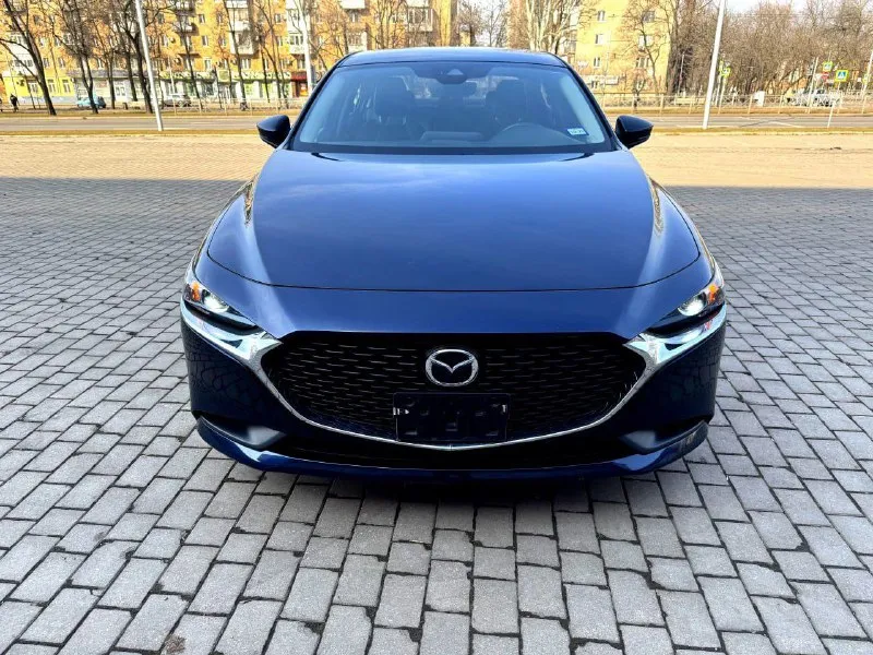 Mazda 3, 2020, 2,5 автомат, 56000 км. в хорошей комплектации, кожа, адаптивный круиз-контроль, удержание в полосе, асистенты безопасности, датчики слепых зоны, мультимедиа с большим монитором и apple carplay. 1 владелец в рф. привезена в феврале 2024 года. новая резина bridgestone. возможно оформление в кредит. возможен обмен. более детальная информация по телефону. цена - 2.150.000 р. +79493250509 - фотография - 2