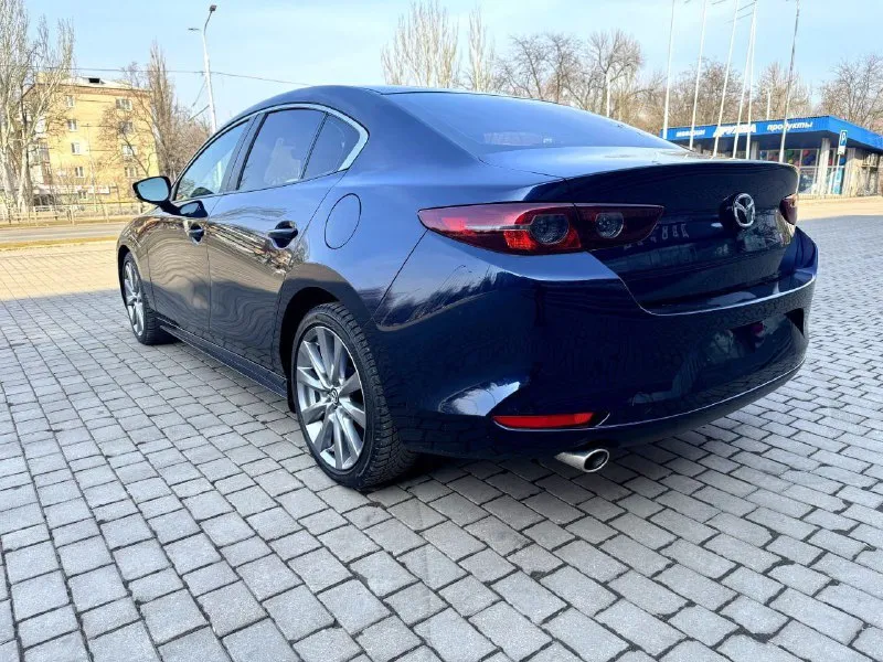 Mazda 3, 2020, 2,5 автомат, 56000 км. в хорошей комплектации, кожа, адаптивный круиз-контроль, удержание в полосе, асистенты безопасности, датчики слепых зоны, мультимедиа с большим монитором и apple carplay. 1 владелец в рф. привезена в феврале 2024 года. новая резина bridgestone. возможно оформление в кредит. возможен обмен. более детальная информация по телефону. цена - 2.150.000 р. +79493250509 - фотография - 5