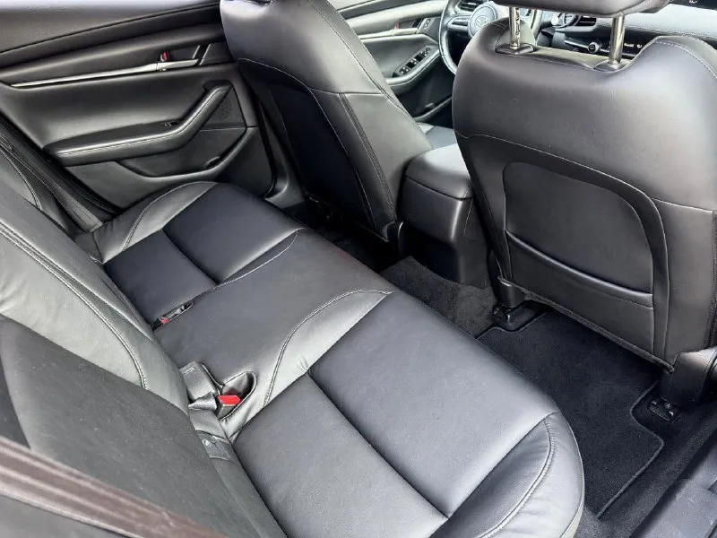 Mazda 3, 2020, 2,5 автомат, 56000 км. в хорошей комплектации, кожа, адаптивный круиз-контроль, удержание в полосе, асистенты безопасности, датчики слепых зоны, мультимедиа с большим монитором и apple carplay. 1 владелец в рф. привезена в феврале 2024 года. новая резина bridgestone. возможно оформление в кредит. возможен обмен. более детальная информация по телефону. цена - 2.150.000 р. +79493250509 - фотография - 9