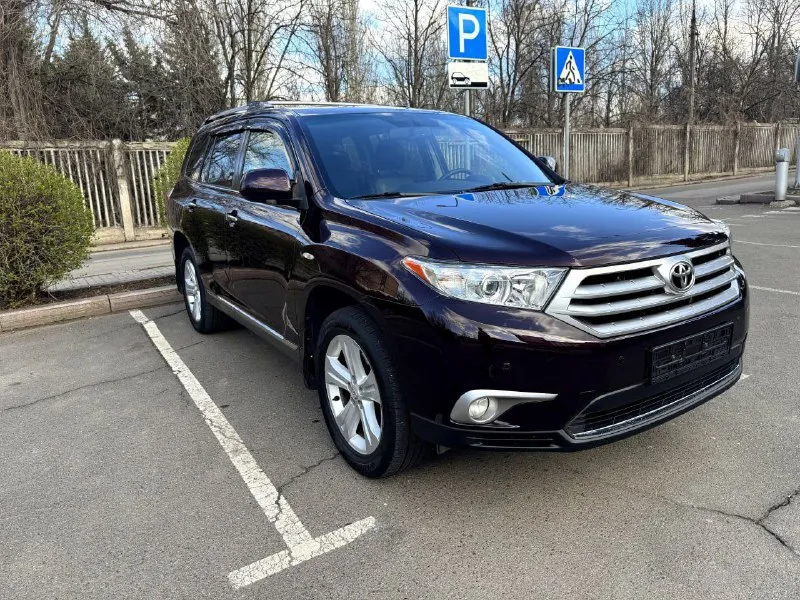 Toyota highlander, 2012 3.5 автомат, 267000 км. автомобиль в безупречном внешнем и техническом состоянии! обслужен. мотор, коробка, ходовая часть на отлично. кузов и салон тоже на отлично, без дтп, всего два косметических окраса. максимальная комплектация люкс! 7 мест. в 2023 году установлено хорошее газовое оборудование. возможно оформление а кредит. возможен обмен. более подробно по телефону. цена - 2.090.000 р. +79494041233 - фотография - 3