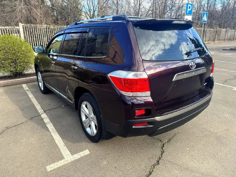 Toyota highlander, 2012 3.5 автомат, 267000 км. автомобиль в безупречном внешнем и техническом состоянии! обслужен. мотор, коробка, ходовая часть на отлично. кузов и салон тоже на отлично, без дтп, всего два косметических окраса. максимальная комплектация люкс! 7 мест. в 2023 году установлено хорошее газовое оборудование. возможно оформление а кредит. возможен обмен. более подробно по телефону. цена - 2.090.000 р. +79494041233 - фотография - 5