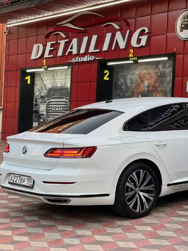 Продам vw arteon 03/2020 2.0 tsi 272 л. с акпп aisin 09p(aq450) 8 ступка полный привод 4motion турбина is38 с завода(можно дунуть и станет весело🙄🫡) полный сток, кат на месте🤑 вся безопасность на месте, ни одна подушка не стреляла по америке легкий удар, вин скину по запросу. автомобиль полностью заклеен в полиуретановую пленку 200микрон, капот 230 микрон. сделан полный антихром, крыша в черный полиуретан. в конце лета обслужена: масло в двс, в акпп, в полном приводе, антифриз, тормозуха. цена:2 700 000💸 продаю пока не продан интересный мне авто. - фотография - 5