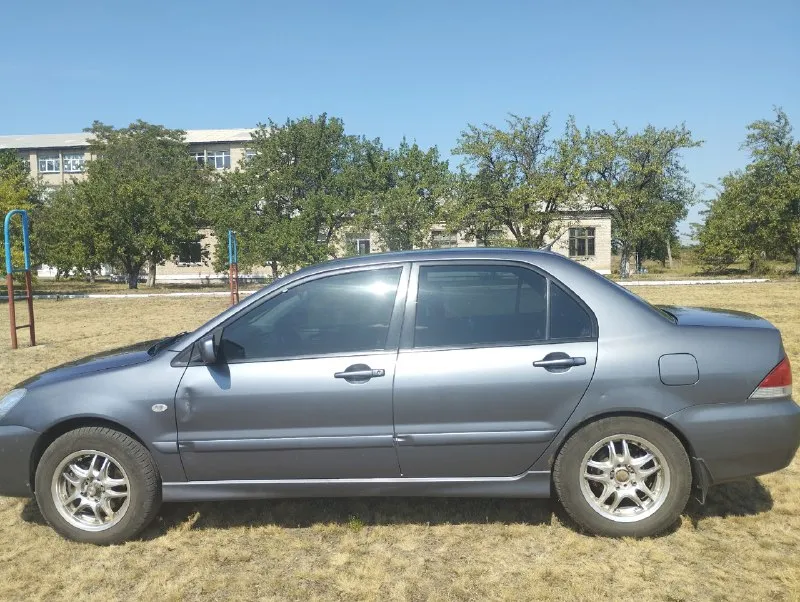 Продам mitsubishi лансер 9.2006г. р объем 1.6.на механике. пробег 193т. км. установлен газ евро 4. резина лето новая, зима на штамповках. обесшумлена, днище и пороги не гнелые. климат контроль. цена 400т. р+торг телефон+7949 403 23 41. авто находится в енакиево. 📞 звоните: +7(949)4032341 - фотография - 3