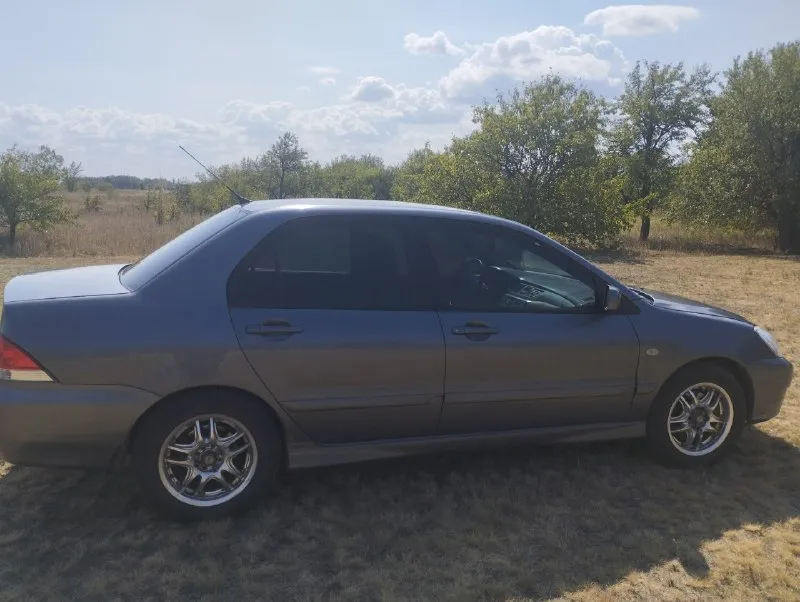 Продам mitsubishi лансер 9.2006г. р объем 1.6.на механике. пробег 193т. км. установлен газ евро 4. резина лето новая, зима на штамповках. обесшумлена, днище и пороги не гнелые. климат контроль. цена 400т. р+торг телефон+7949 403 23 41. авто находится в енакиево. 📞 звоните: +7(949)4032341 - фотография - 4