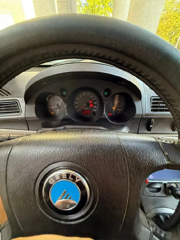 Продам geely ck1 2007 год мотор 1.5 gl, масло не ест, не троит, работает на 5+ 4 эсп, кондиционер, гур, электрическая регулировка зеркал, автоблокировка дверей при движении, abs+ebd стоит газ евро-4,вписанный, всё работает без нареканий по ходовой 4/5. по кузову есть вмятины, помят капот(открылся при движении, забыли закрыть ), зацепило крышу рыжиков толком нет, днище всё живое, любые проверки. по документам всё в порядке, переоформление в мрэо без проблем. цена: 250.000 рублей осмотр макеевка писать в лс, либо по номеру +79493353071 📞 звоните: +7(949)3353071 - фотография - 5